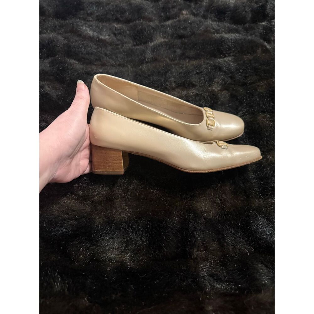Salvatore Ferragamo Boutique women's tan smooth leather pump shoes  US 7.5 2A